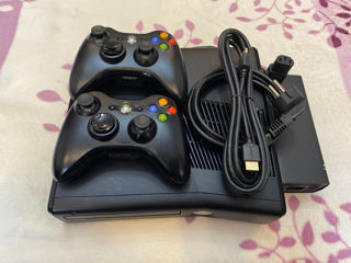 XBOX 360 S (прошивка Freeboot - 84 топовых игр). В отличном состоянии.