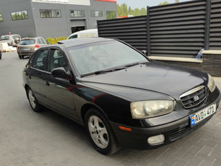 Hyundai Elantra foto 1