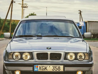 BMW 5 Series foto 1