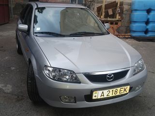 Mazda 323 foto 2