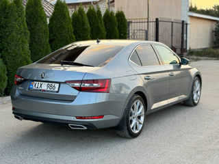 Skoda Superb foto 3