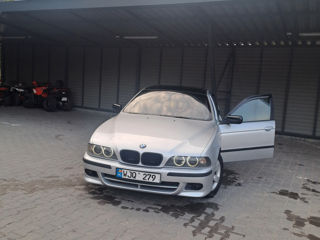 BMW 5 Series foto 2