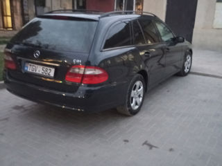 Mercedes E-Class foto 1