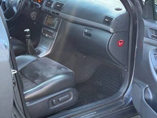 Toyota Avensis foto 8