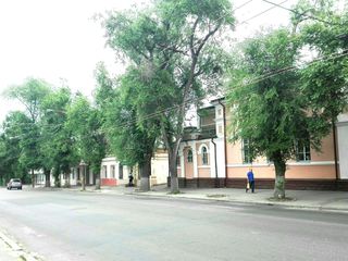 Часть дома под бизнес или жилье в центре г. Кишинева по ул. В.Александри. Цена: 70 000 евро.