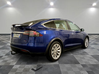 Tesla Model X foto 2