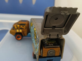 Набор грузовик и машинка Hot Wheels BankRoller foto 3