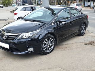 Toyota Avensis foto 1