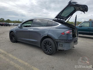 Tesla Model X foto 2