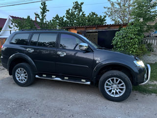 Mitsubishi Pajero Sport foto 2