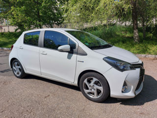 Toyota Yaris фото 2