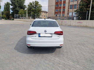 Volkswagen Jetta foto 4