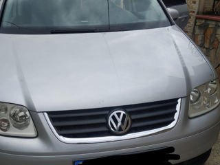 Volkswagen Touran foto 1