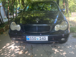 Mercedes C-Class foto 1