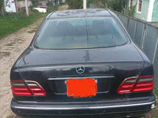 Mercedes E-Class foto 2