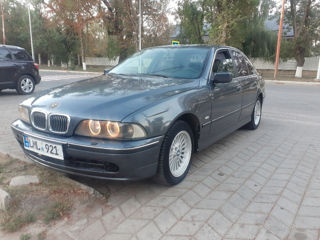 BMW 5 Series foto 2