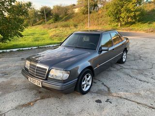 Mercedes Series (W124) foto 1