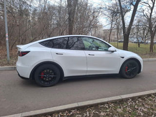 Tesla Model Y foto 3