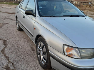 Toyota Carina foto 4