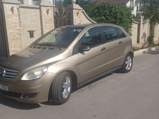 Mercedes B-Class foto 1