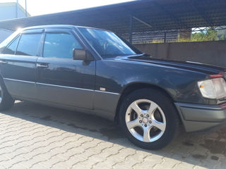 Mercedes Series (W124) foto 2