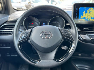 Toyota C-HR foto 12