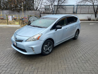 Toyota Prius v