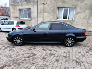 BMW 5 Series foto 4