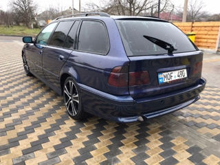 BMW 5 Series foto 4