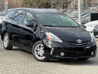 Toyota Prius v foto 1