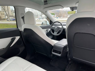 Tesla Model Y foto 13