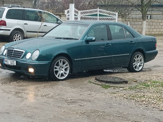 Mercedes E-Class foto 2