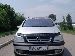 Opel Zafira foto 1