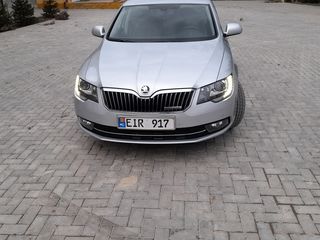 Skoda Superb foto 2