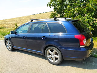 Toyota Avensis foto 2