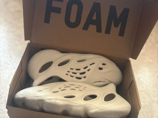 Yeezy foam rnnr