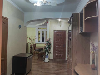 Apartament cu 3 camere, 106 m², Buiucani, Chișinău foto 2