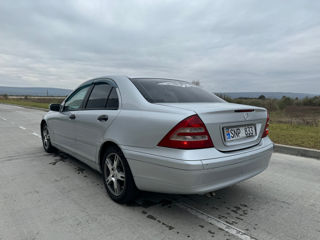 Mercedes C-Class foto 3