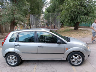 Ford Fiesta foto 1