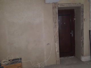 Apartament cu trei camere fara reparatie,Straseni foarte aproape de traseul Chisinau-Ungheni foto 6