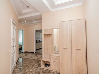 Apartament cu 1 cameră, 56 m², Centru, Chișinău foto 2