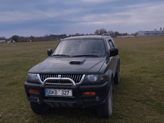 Mitsubishi Pajero Sport foto 2