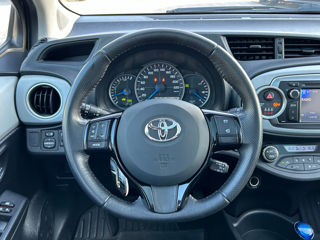 Toyota Yaris фото 12