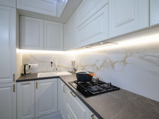 Bucătărie albă frezată în stil neoclasic foto 7