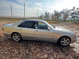 Mercedes E-Class foto 2