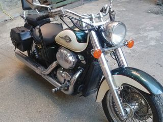 Honda VT-400 foto 4