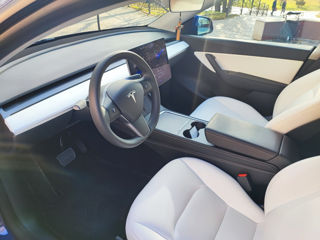 Tesla Model Y foto 6