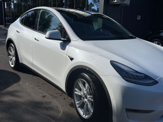 Tesla Model Y foto 2