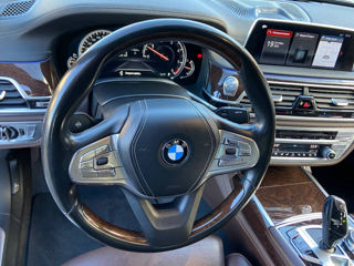 BMW 7 Series фото 8