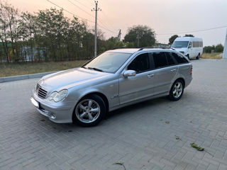 Mercedes C-Class foto 2